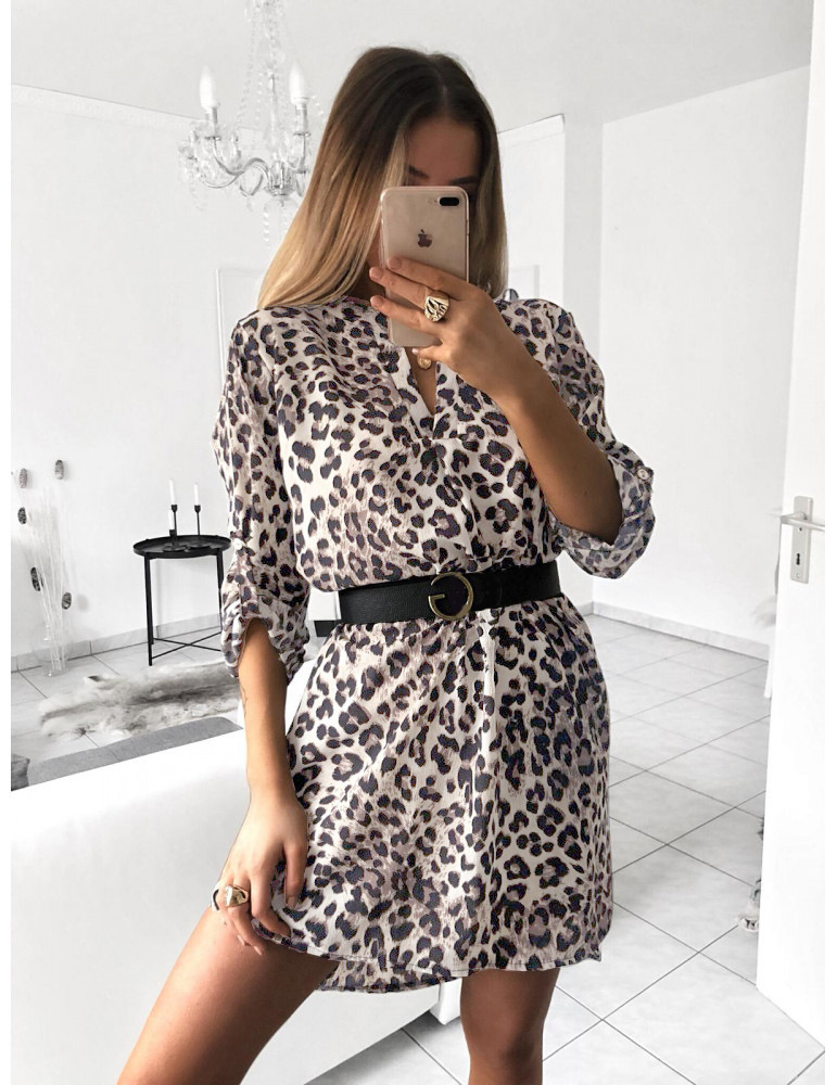 Apricot color